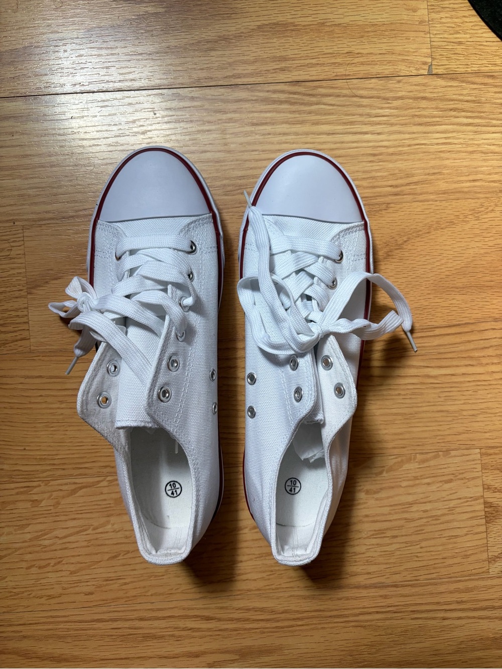 ZGR Women’s White Low-Top Sneakers with Red Trim